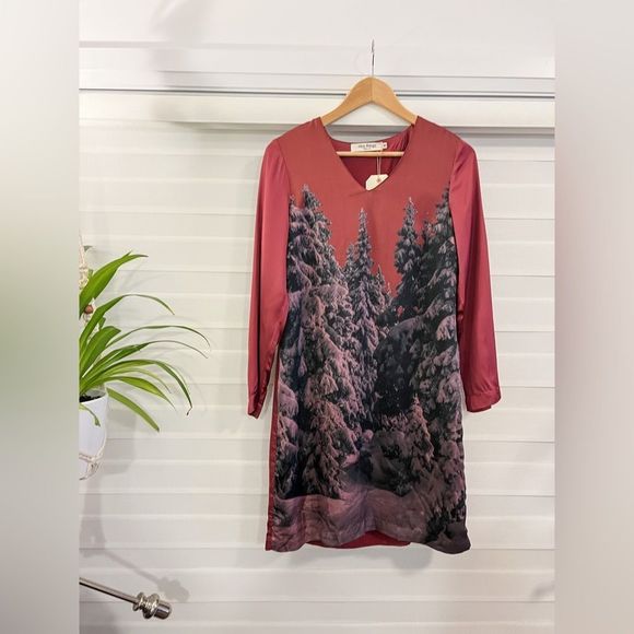 🌲Nice Things🌲- Alpine Valley Digital Print Dress / Merlot - Picture 8 of 13